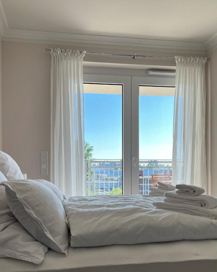 Apartment Cls Zentrale City-wohnung In Mit E-laden Und Tiefgarage, Klimaanlage, Wlan, Grosser Balkon, Blick Ueber Hamburg, Parkplatz, Cafe Im Haus, Bushaltestelle Direkt Gegenueber, Flex Check In *